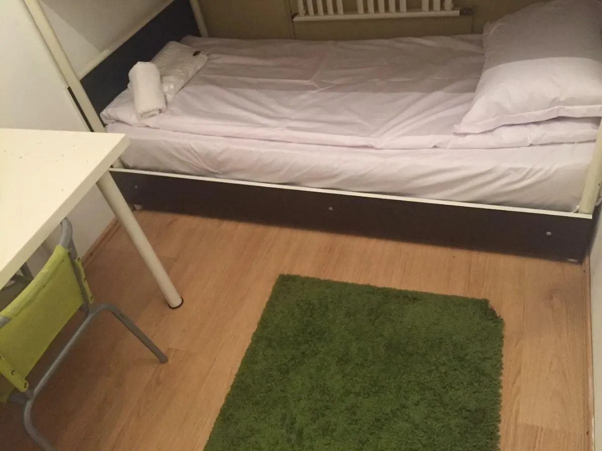 Homestay Emerald Hotel Bucharest