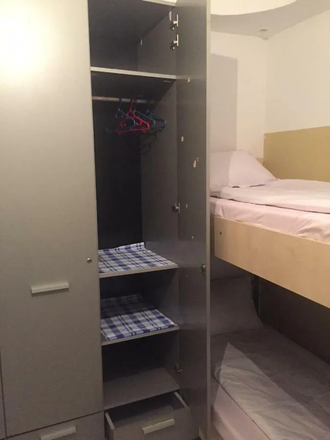 Homestay Emerald Hotel Bucharest