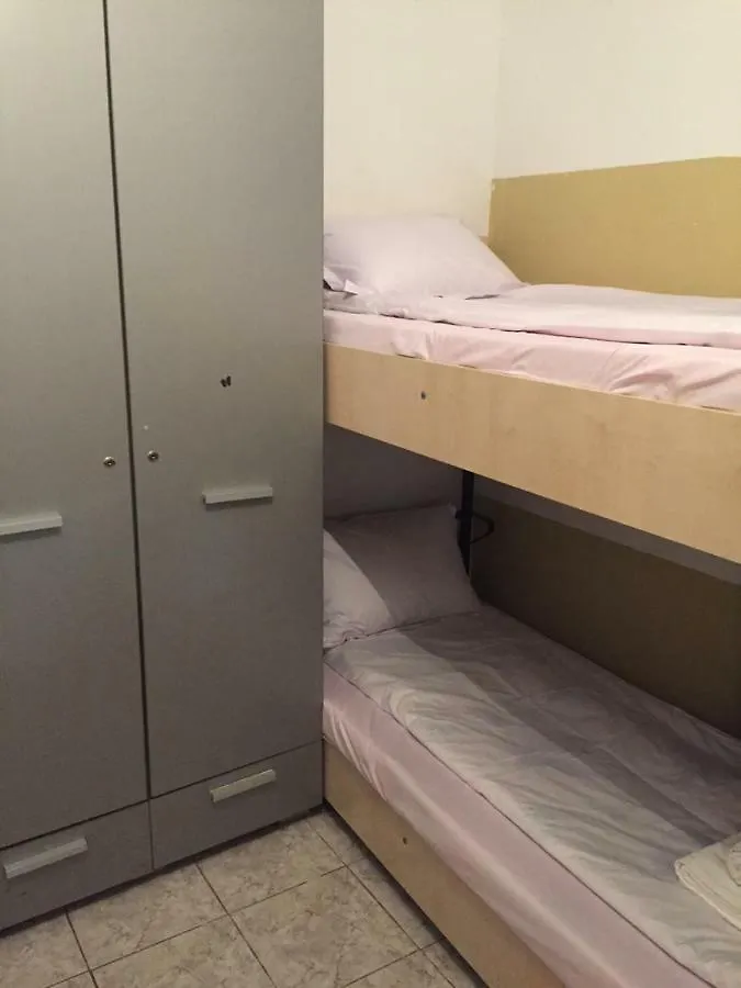 Homestay Emerald Hotel Bucharest