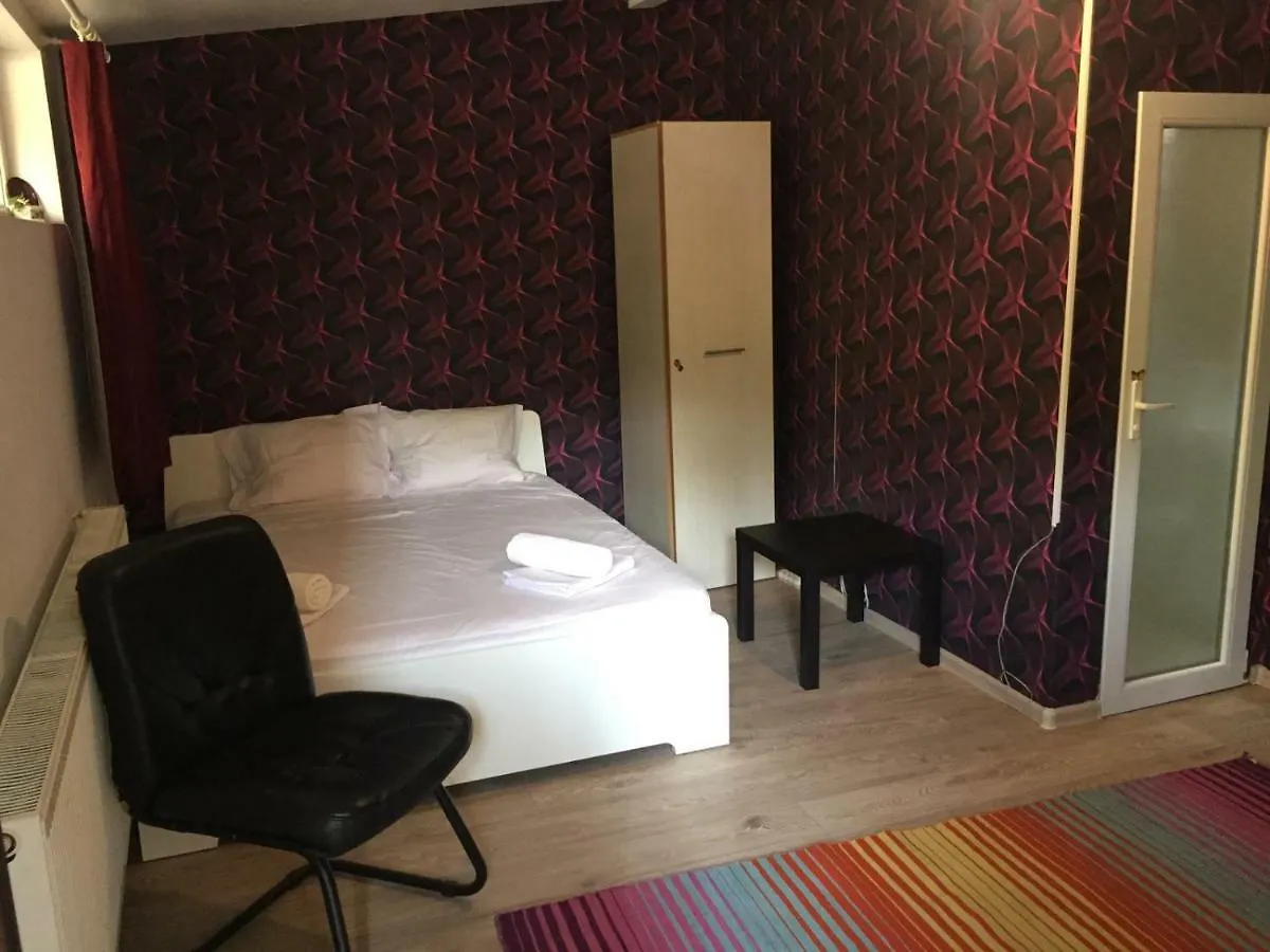 Emerald Hotel Bucharest 0*,  Romania
